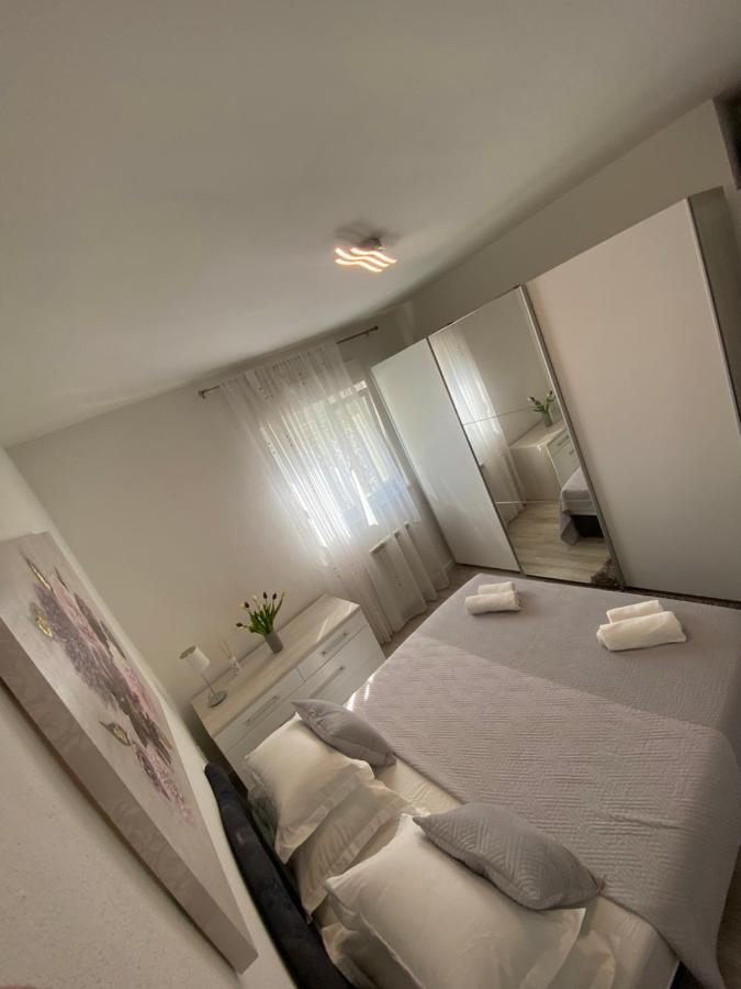 Apartman Antonio Baška Voda Exteriör bild
