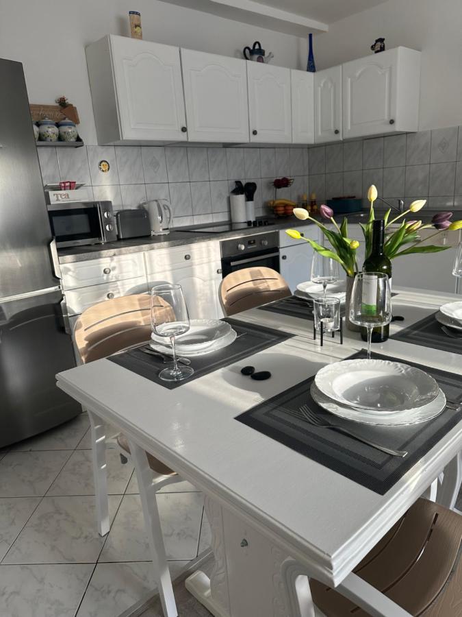 Apartman Antonio Baška Voda Exteriör bild