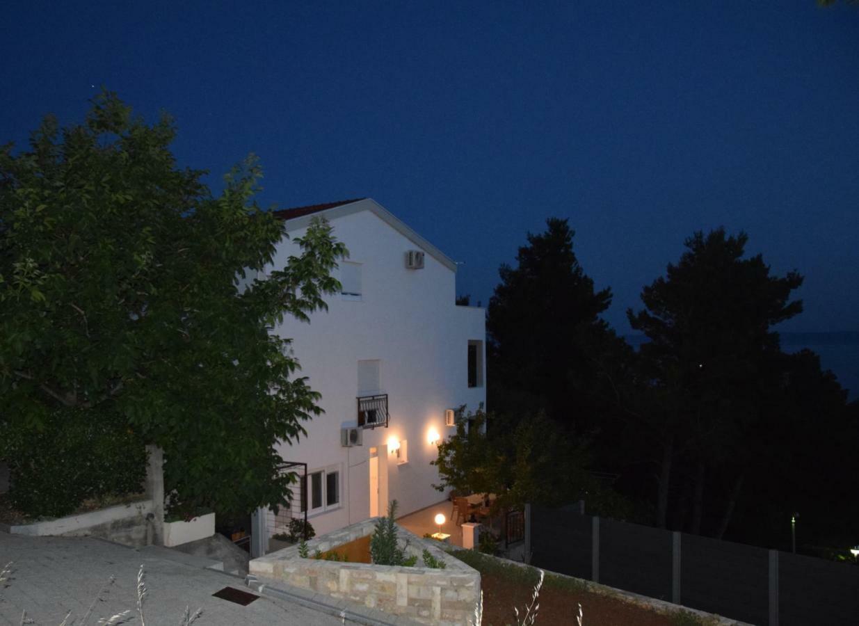 Apartman Antonio Baška Voda Exteriör bild
